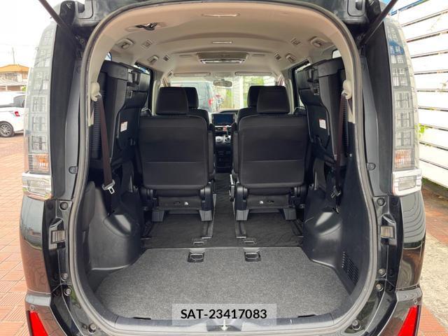 Toyota VOXY 2015-06 8224119-11