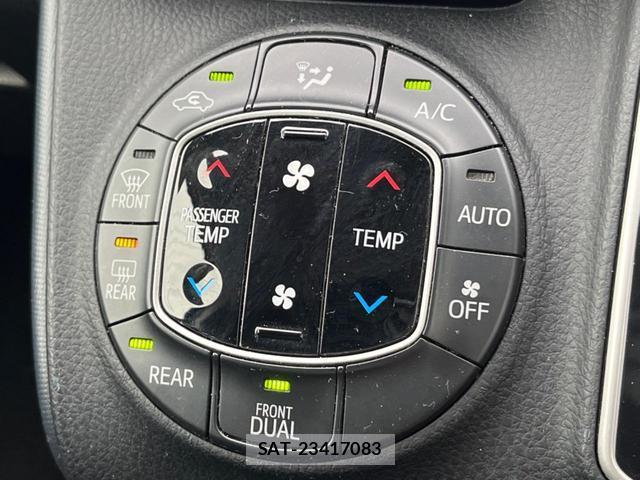 Toyota VOXY 2015-06 8224119-6