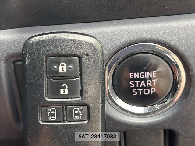 Toyota VOXY 2015-06 8224119-7