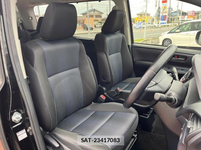Toyota VOXY 2015-06 8224119-8