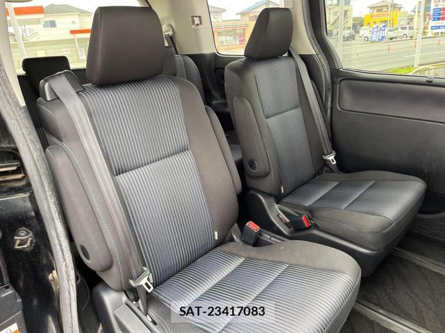 Toyota VOXY 2015-06 8224119-9