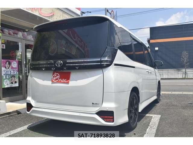Toyota VOXY 2026-07 8224150-1