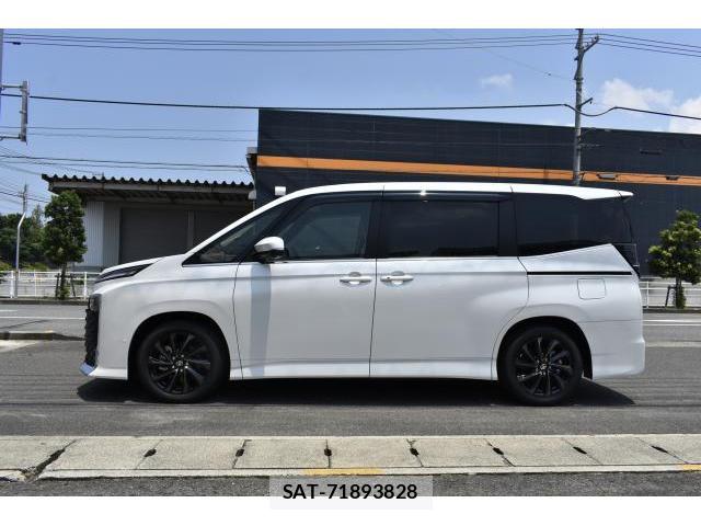 Toyota VOXY 2026-07 8224150-14