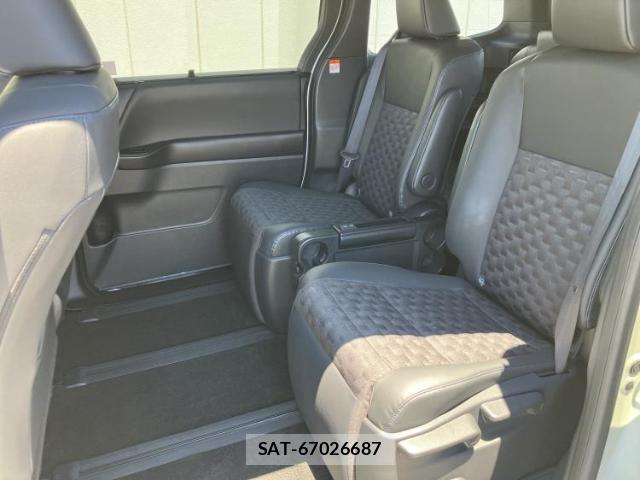 Toyota VOXY 2025-02 8224193-7