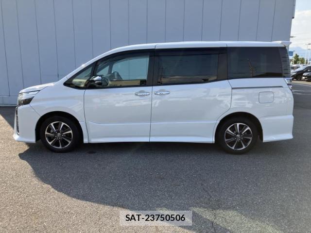 Toyota VOXY 2020-10 8224195-1