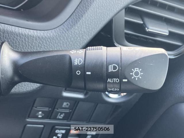 Toyota VOXY 2020-10 8224195-15