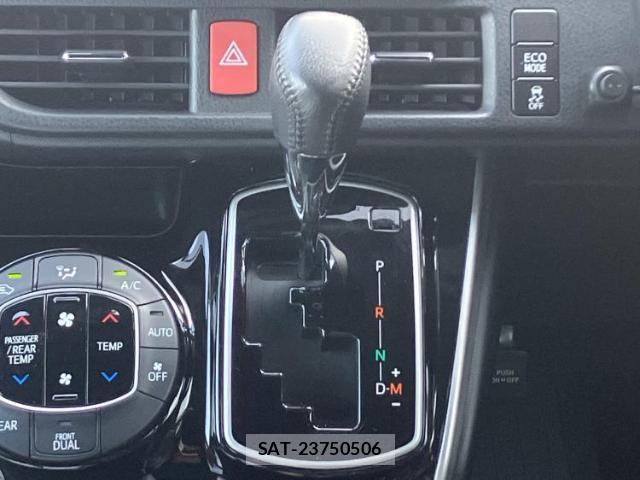 Toyota VOXY 2020-10 8224195-17