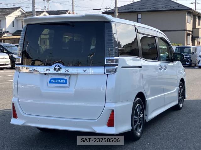 Toyota VOXY 2020-10 8224195-2
