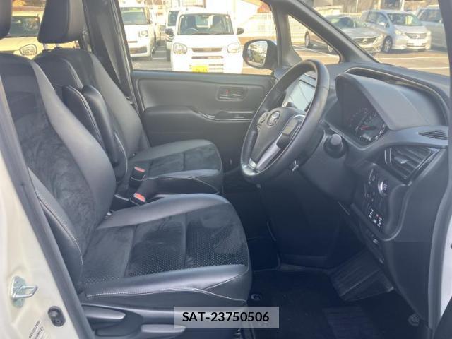 Toyota VOXY 2020-10 8224195-3