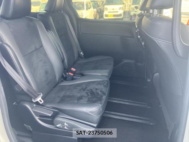 Toyota VOXY 2020-10 8224195-4