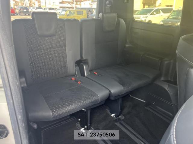 Toyota VOXY 2020-10 8224195-5