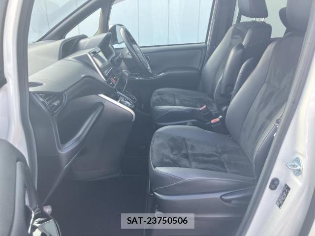 Toyota VOXY 2020-10 8224195-6