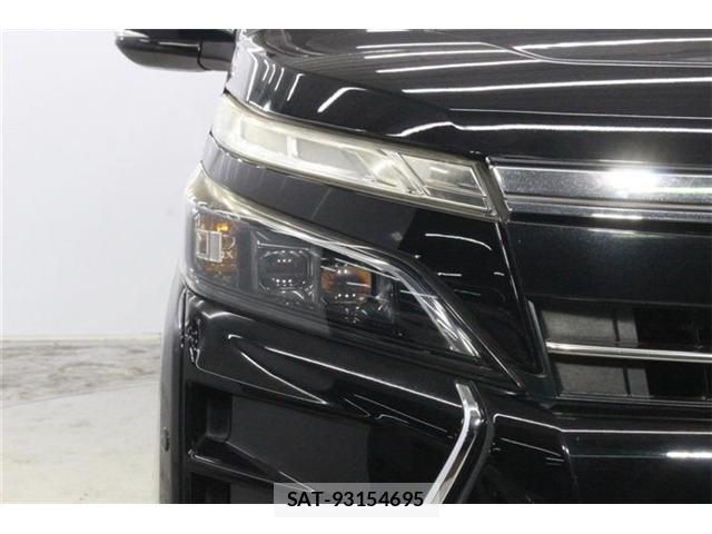 Toyota VOXY 2018-01 8224212-11