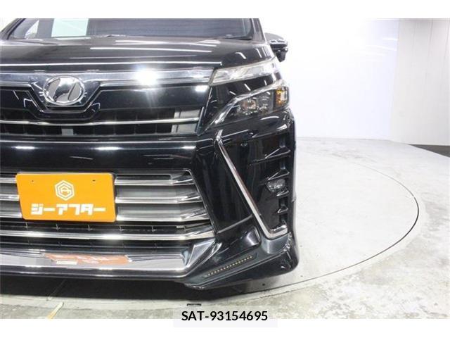 Toyota VOXY 2018-01 8224212-13