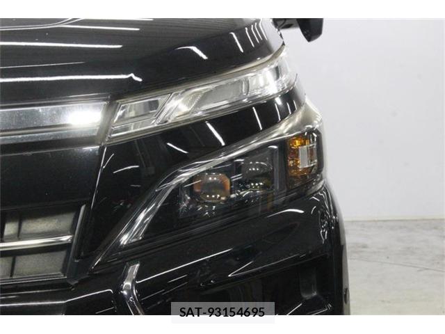 Toyota VOXY 2018-01 8224212-14