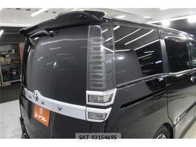 Toyota VOXY 2018-01 8224212-18