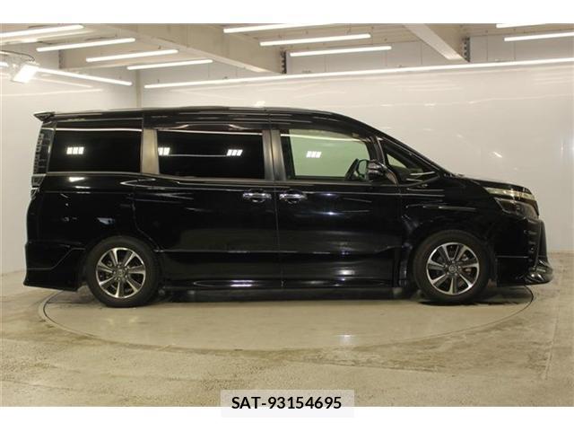 Toyota VOXY 2018-01 8224212-3