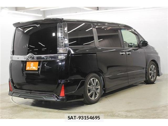 Toyota VOXY 2018-01 8224212-4