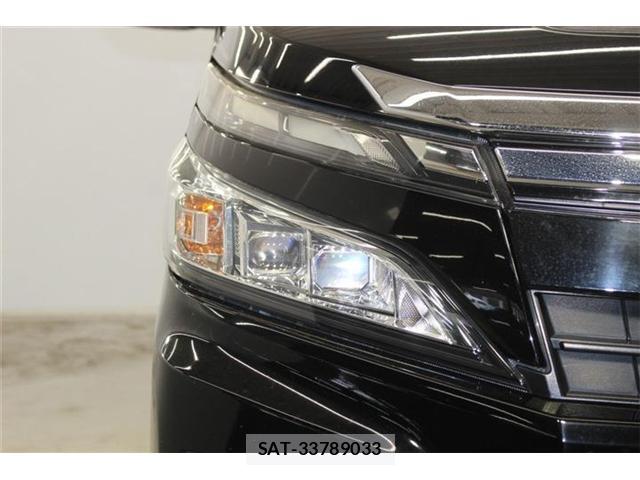 Toyota VOXY 2019-12 8224215-11