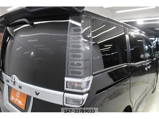 Toyota VOXY 2019-12 8224215-18