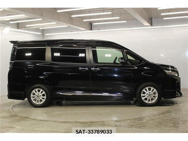 Toyota VOXY 2019-12 8224215-3