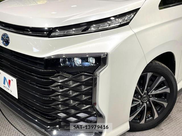 Toyota VOXY 2023-01 8224367-12