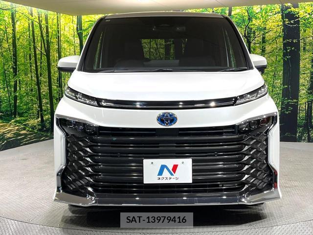 Toyota VOXY 2023-01 8224367-14