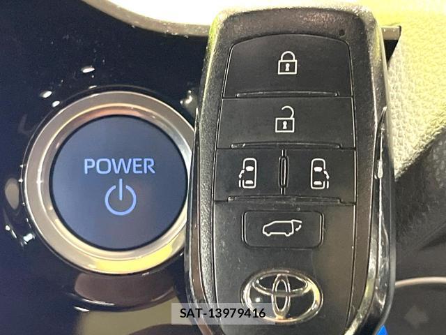 Toyota VOXY 2023-01 8224367-5
