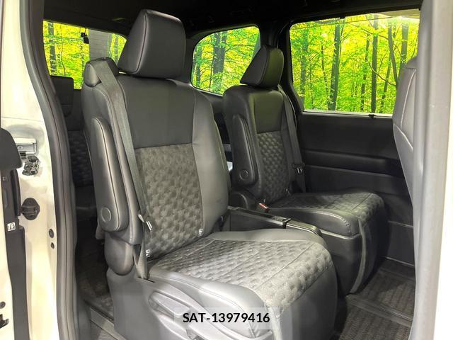 Toyota VOXY 2023-01 8224367-8