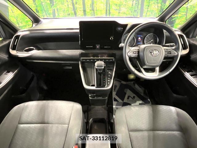 Toyota VOXY 2023-11 8224370-1
