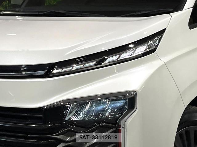 Toyota VOXY 2023-11 8224370-11
