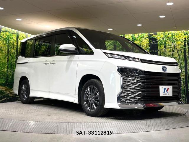Toyota VOXY 2023-11 8224370-15