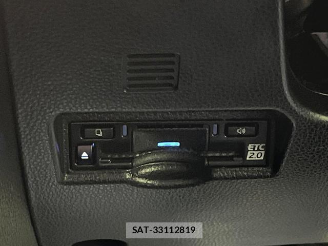 Toyota VOXY 2023-11 8224370-6