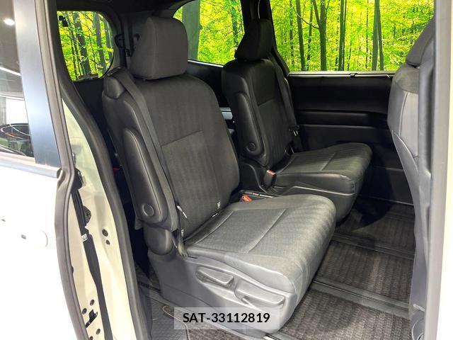 Toyota VOXY 2023-11 8224370-8