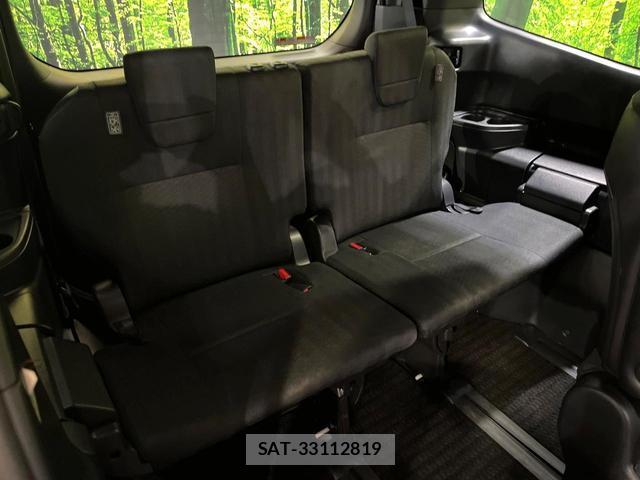 Toyota VOXY 2023-11 8224370-9