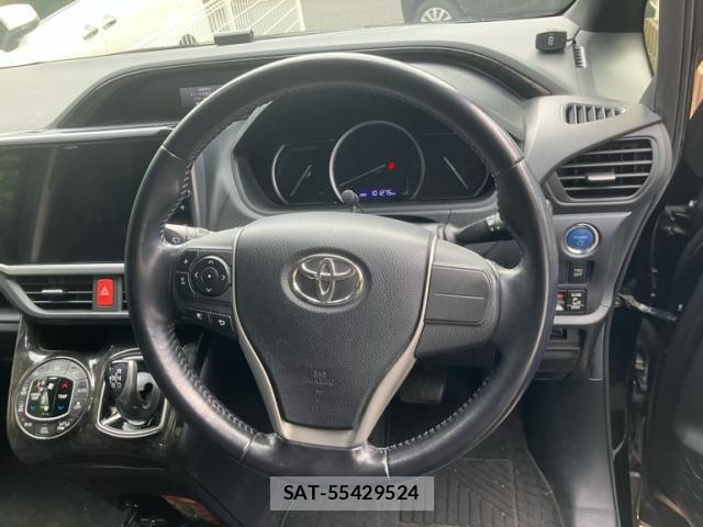 Toyota VOXY 2016-04 8224390-11