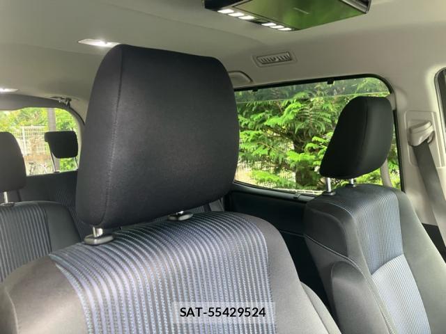 Toyota VOXY 2016-04 8224390-14