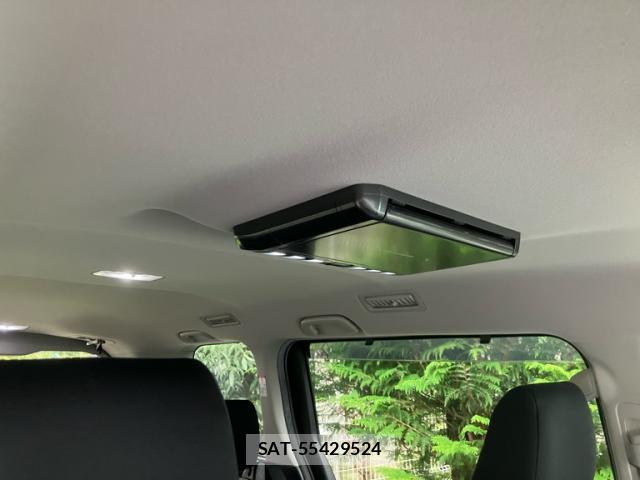 Toyota VOXY 2016-04 8224390-15