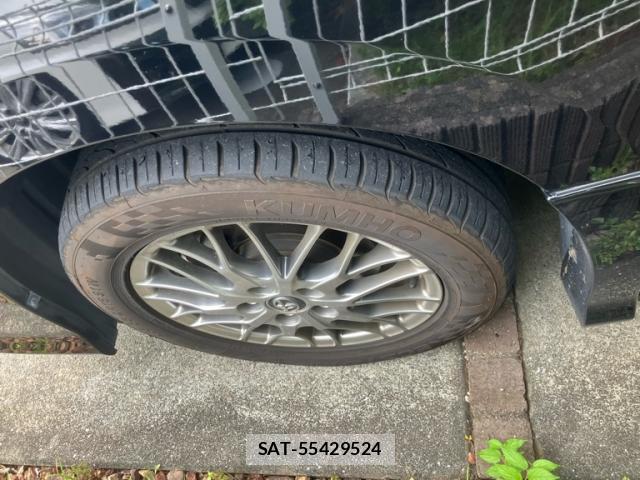 Toyota VOXY 2016-04 8224390-7
