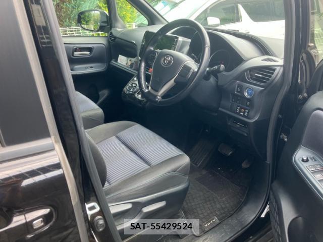Toyota VOXY 2016-04 8224390-9