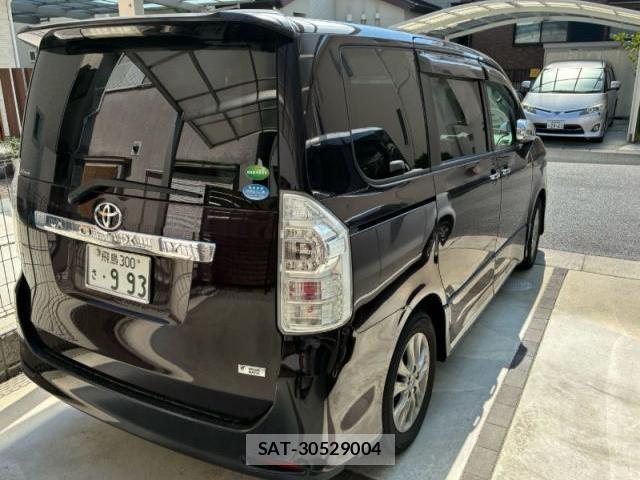 Toyota VOXY 2013-03 8224414-1