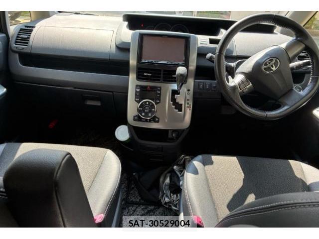 Toyota VOXY 2013-03 8224414-2
