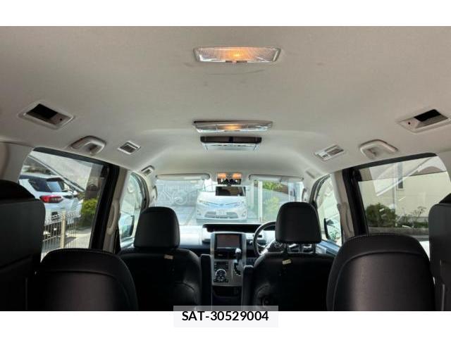 Toyota VOXY 2013-03 8224414-3