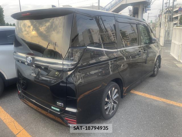 Toyota VOXY 2024-03 8224470-1