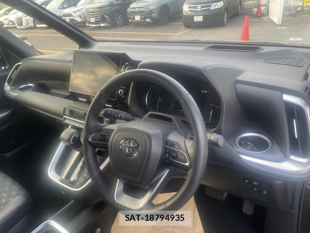 Toyota VOXY 2024-03 8224470-2