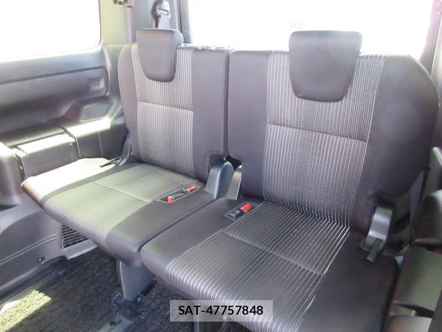 Toyota VOXY 2020-07 8224601-18