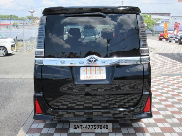 Toyota VOXY 2020-07 8224601-3