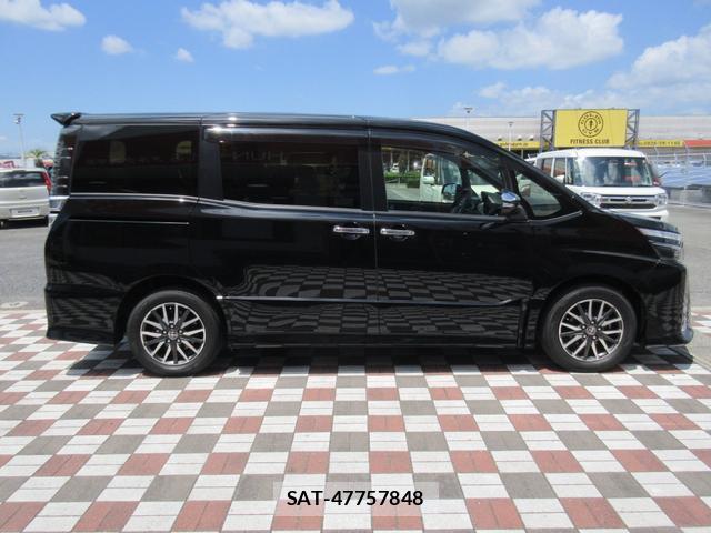 Toyota VOXY 2020-07 8224601-5