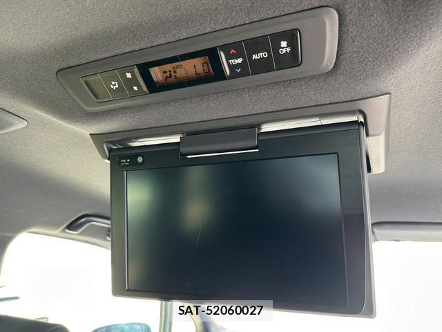 Toyota VOXY 2018-11 8224642-12