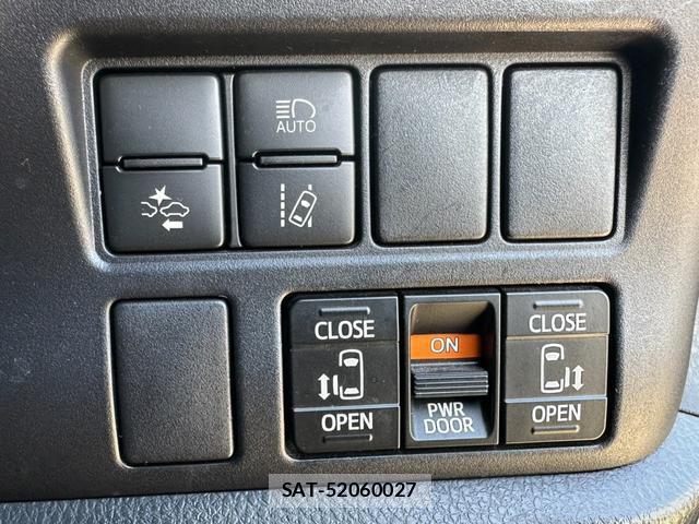 Toyota VOXY 2018-11 8224642-13
